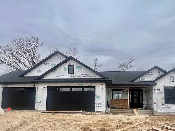 3057 Dell Ridge Ln, Hiawatha, IA 52233