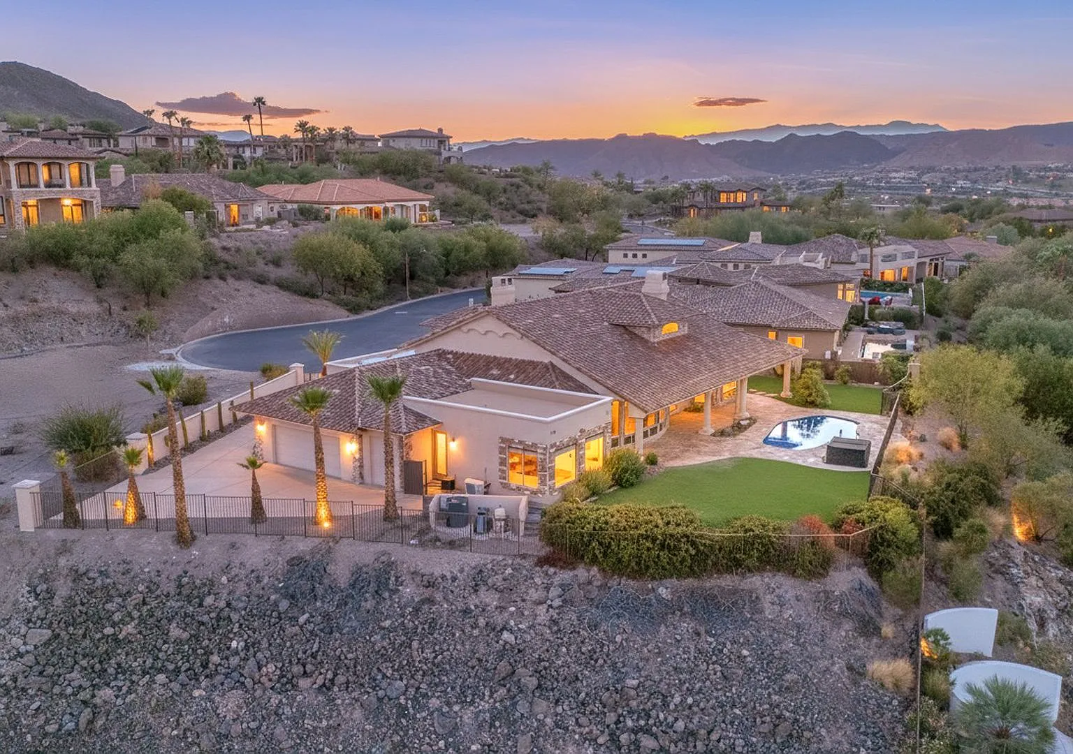 Stunning Single-Story 4-Bedroom Home In Lake Las Vegas — Photo 3