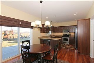 5th image of 872 Glenwood Dr