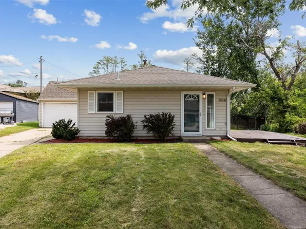 1018 39th St SE, Cedar Rapids, IA 52403
