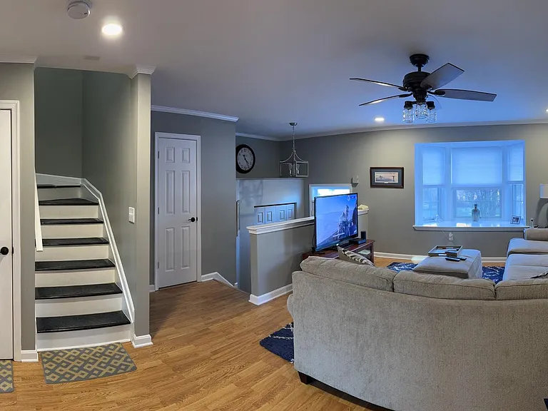 1310 Farley Ct S — Photo 5