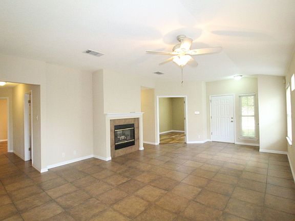 4th image of 1103 Tanglewood Dr