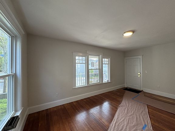 5th image of 49 Curtis Ave
