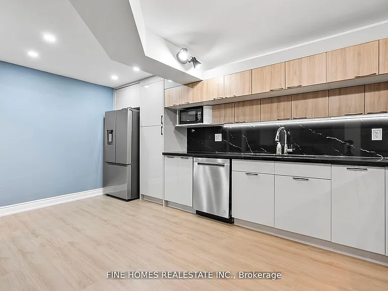 109 Angelina Ave — Photo 23