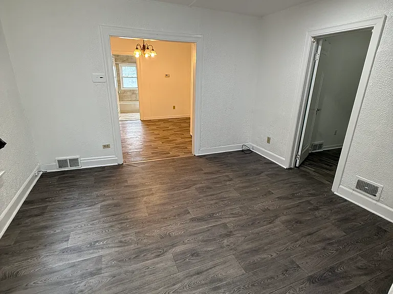 2950 Parker St — Photo 3