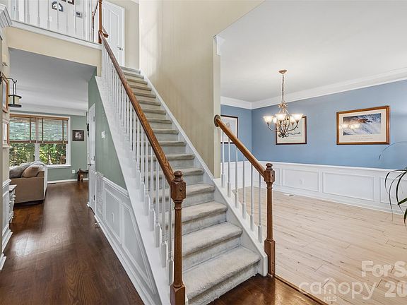 3rd image of 7453 Mountain Ridge Dr