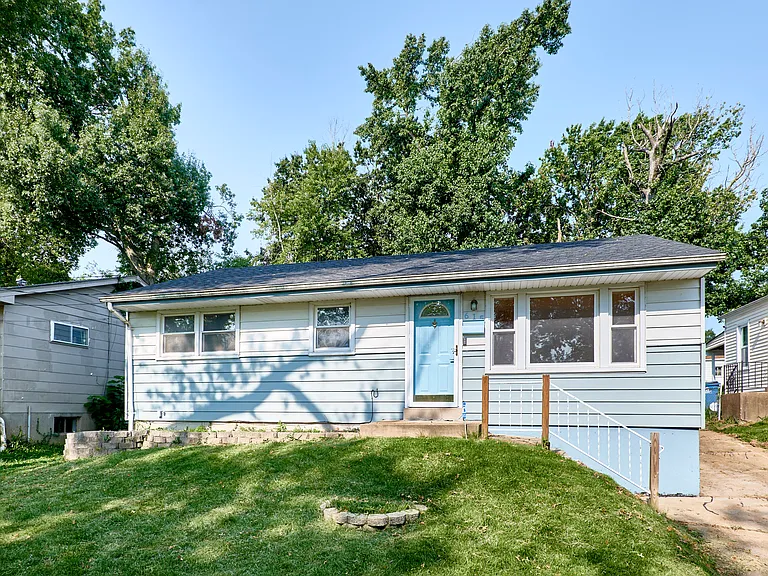 615 Superior Dr — Photo 4