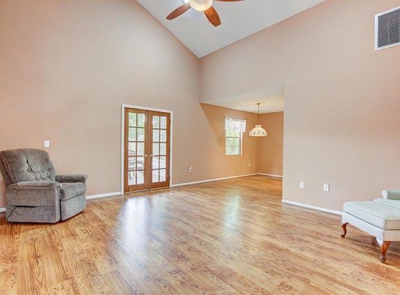 4th image of 57 Cedar Ln