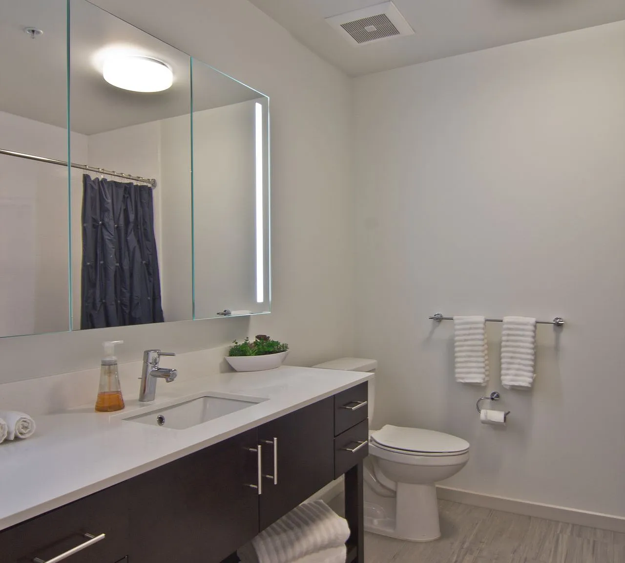 DuCharme Place Apartments — Photo 4