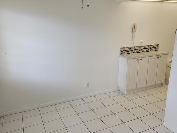 4th image of 106 Coventry E #106