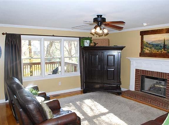 3rd image of 744 Emmett Creek Ln