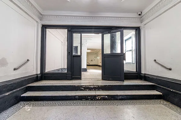 Rented by Clove Realty LLC | media 14