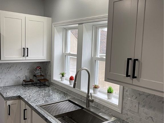 2nd image of 856 Champion Ave E