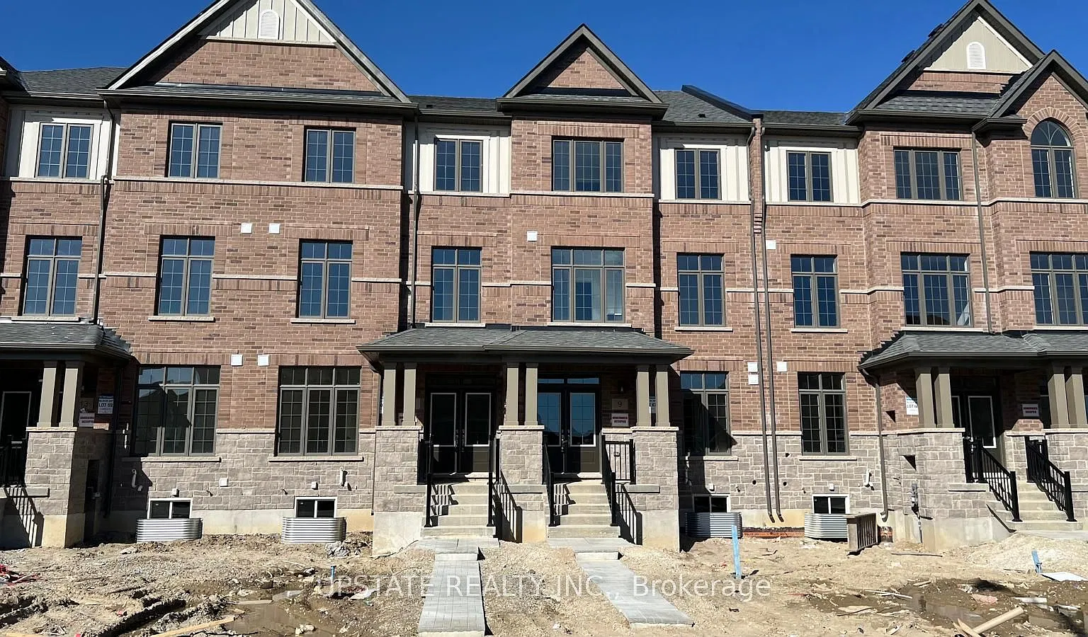 4 bed, $3,400 — Photo 1