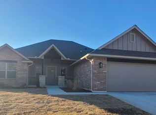 200 Firethorn Way, Noble, OK 73068