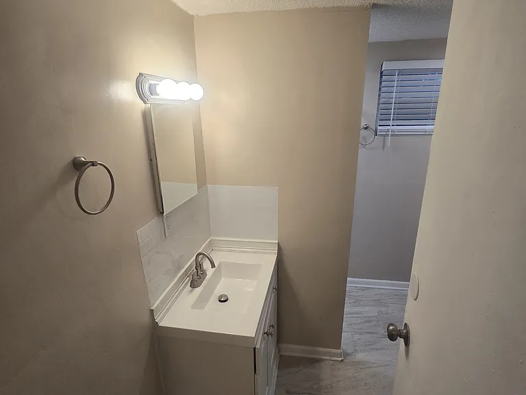 1739 Melson Ave — Photo 16