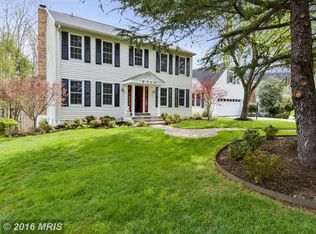 9710 Locust Hill Dr, Great Falls, VA 22066