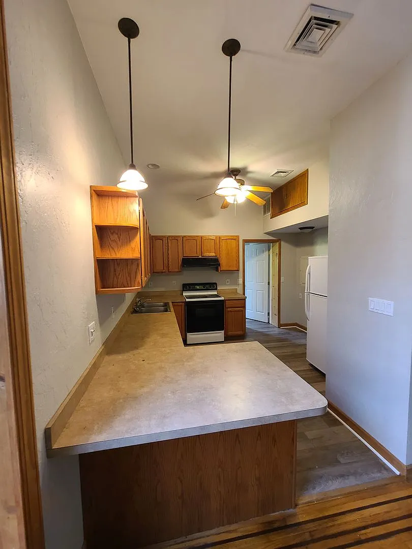 813 N 2nd Street — Photo 3