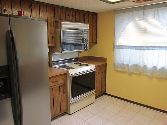 3rd image of 1910 Heatherway Ln Unit 16