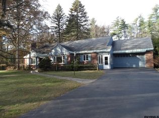 2216 Stoneridge Rd, Niskayuna, NY 12309