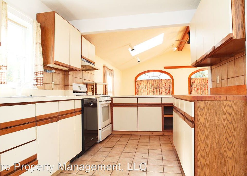1st image of 28 Vine St