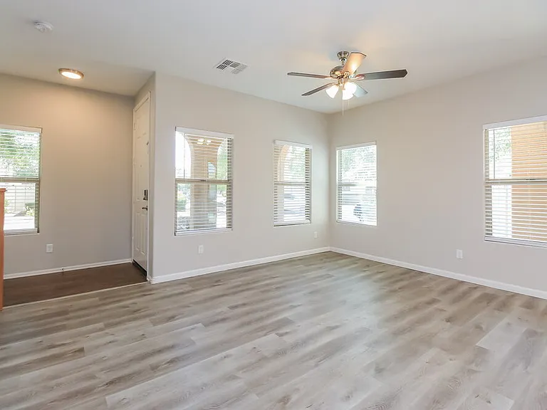 899 S Pheasant Dr — Photo 4