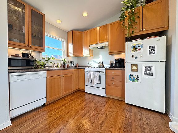5th image of 1524 W Augusta Blvd APT 2R