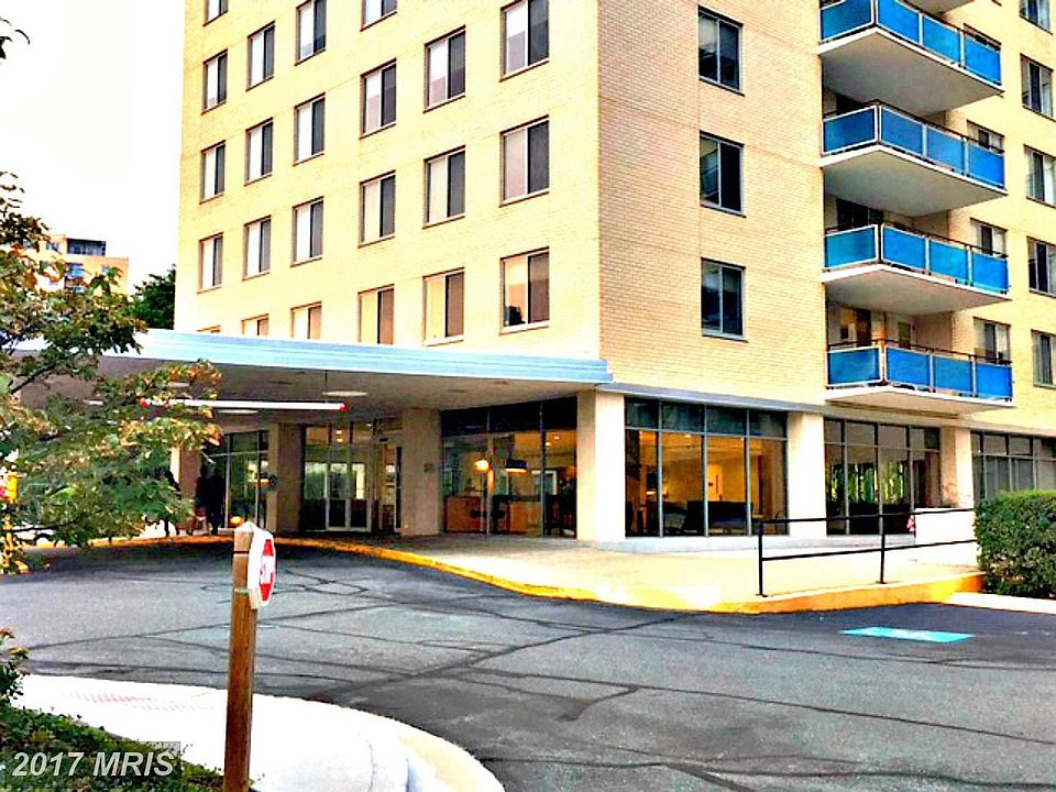 1st image of 10401 Grosvenor Pl APT 404