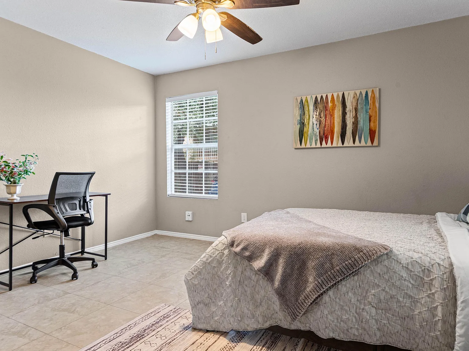 4 bed, 2.0 bath, 1350 sqft, $1,356 — Photo 2