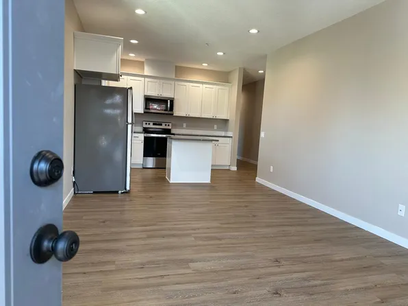 1726 Summer St NE #1, Salem, OR 97301