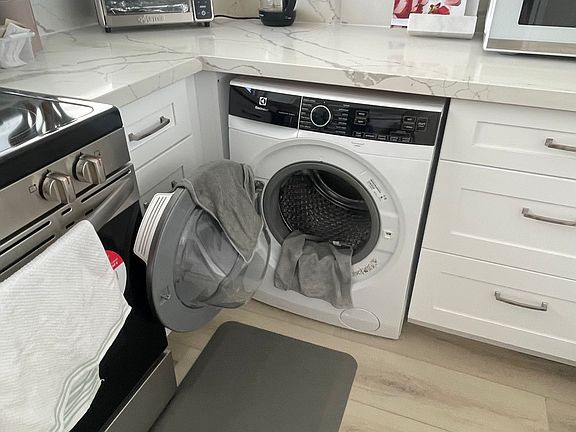 2nd image of 2421 Ala Wai Blvd APT 1105