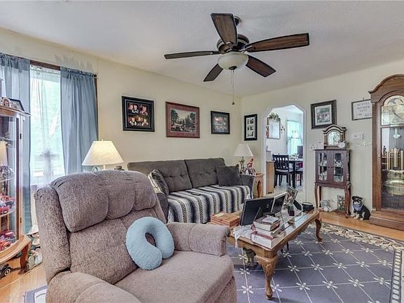 5th image of 2442 Villa Ave