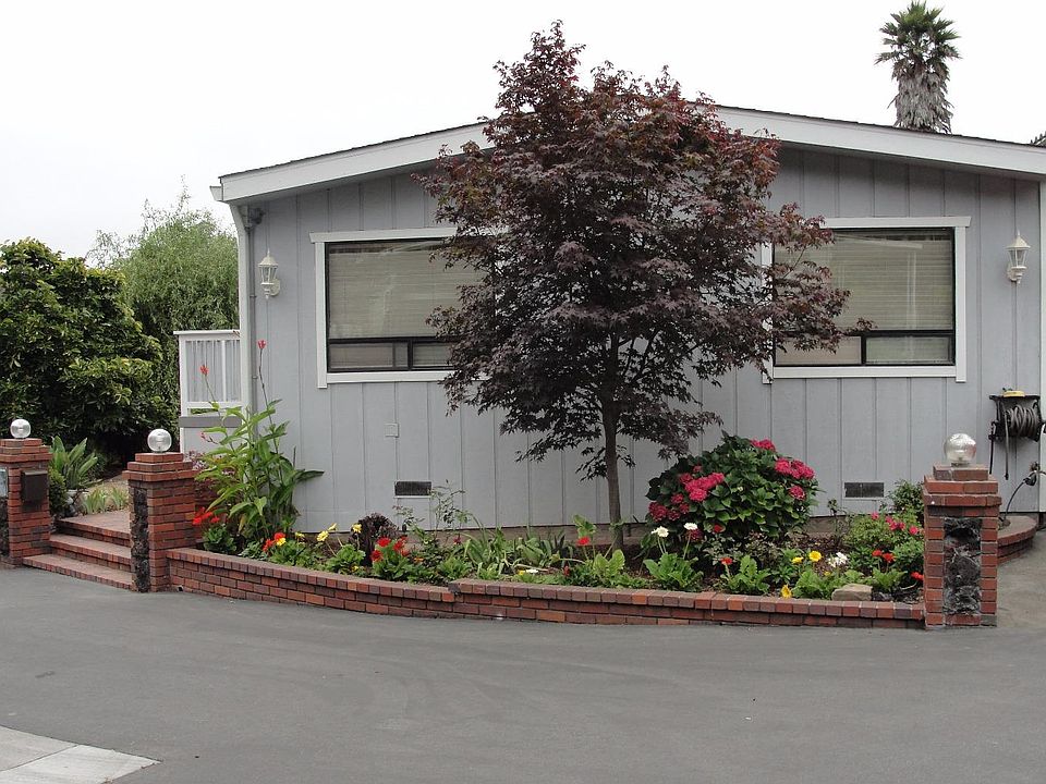 1st image of 70 Cherry Blossom Ln
