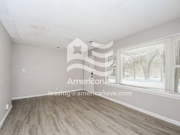 807310_003_wm_-_living_room_13574452.jpg