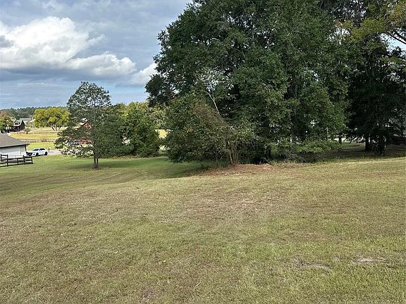 3rd image of 54 Lakecrest Ln