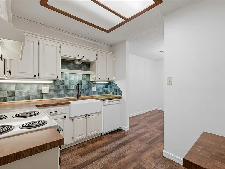 909 W Linden St — Photo 13