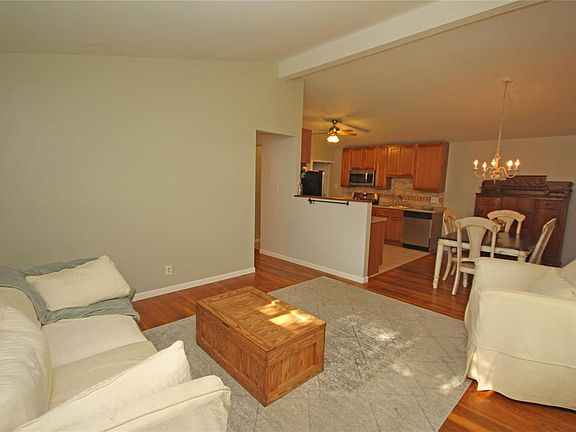 4th image of 525 Apex Dr