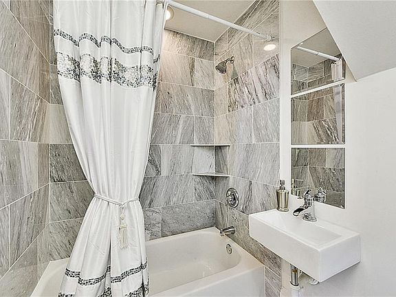 4th image of 1028-30 Kerlerec St