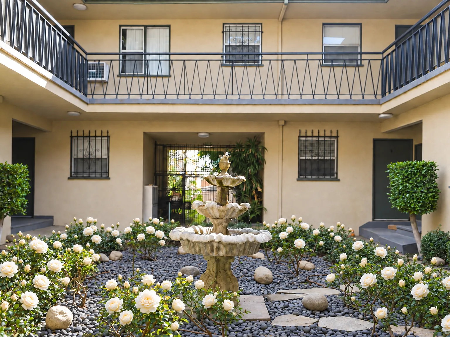 Franklin Apts - Hollywood Franklin Properties, LTD — Photo 3