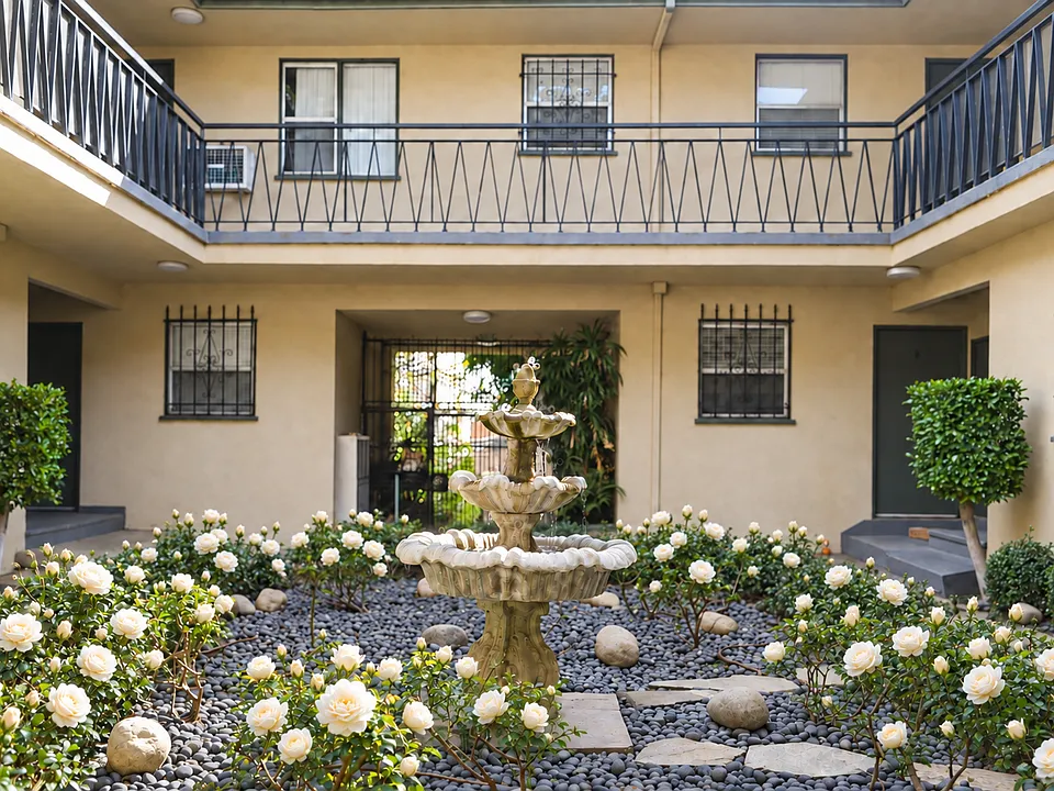 Franklin Apts - Hollywood Franklin Properties, LTD