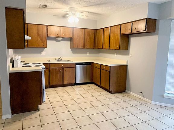 5th image of 20203 Fox Glen Ln