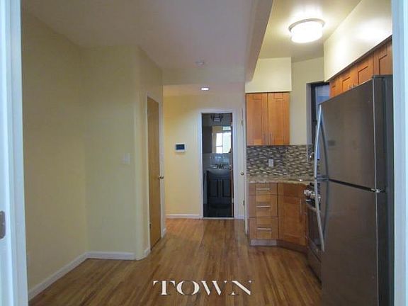 3rd image of 251 E 77th St APT 3RW