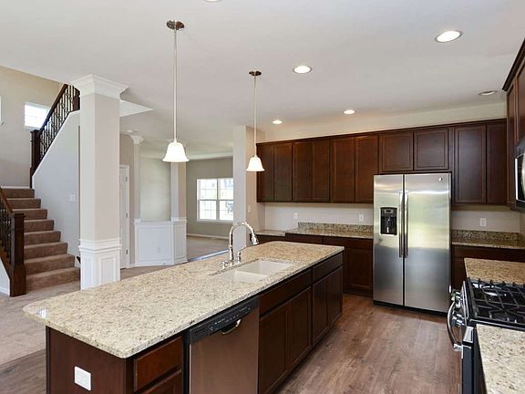 Beautifully upgraded kitchen with 42" cabinets & granite countertops.