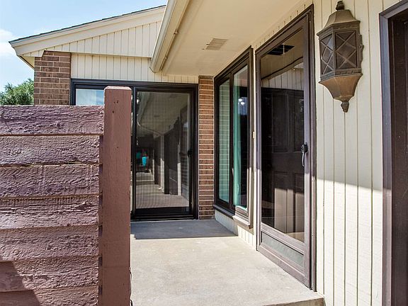 3rd image of 2027 N Campus Dr