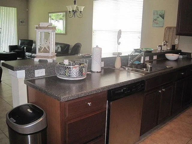 3 bed, 1894 sqft, $2,400 — Photo 2