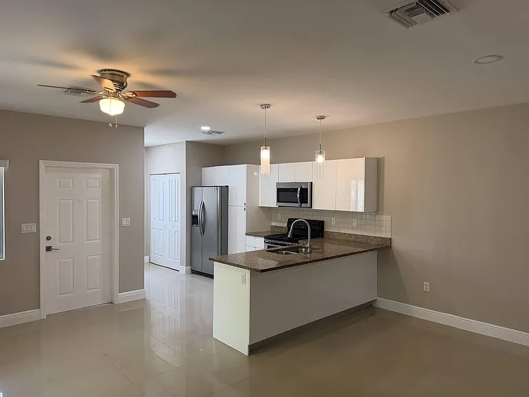 1308 NW 3rd St #1308 — Photo 11