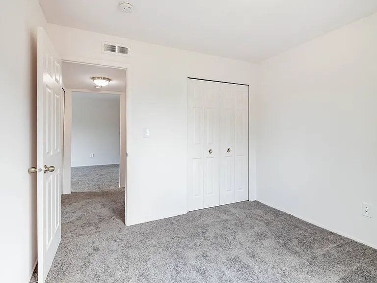 Cherry Hill Manor Apartments — Photo 10
