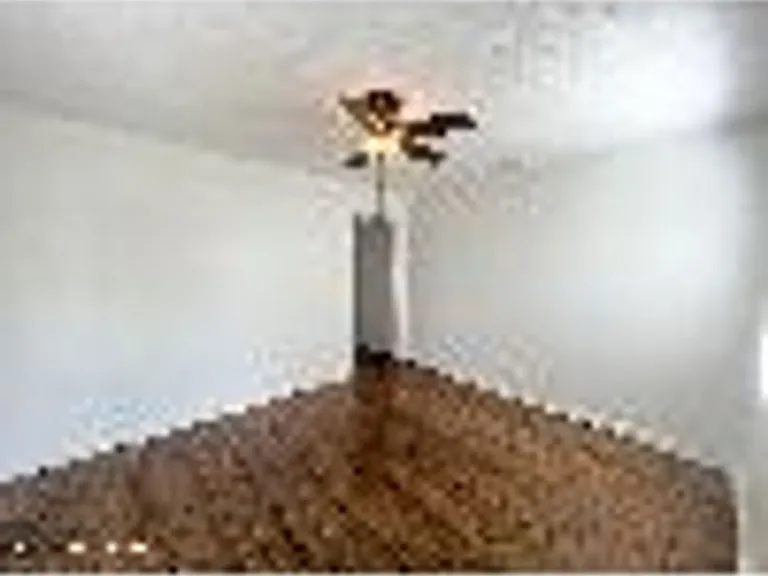 2555 Myra St — Photo 12