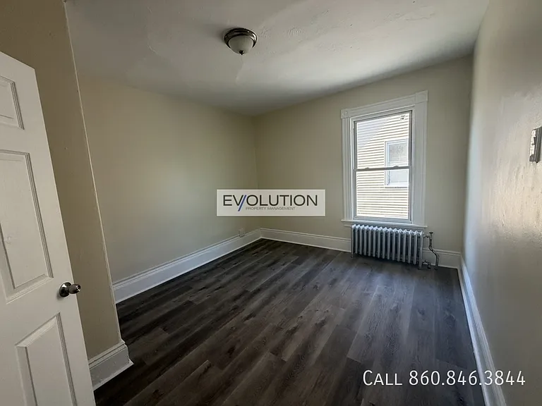 228-230 Franklin Ave #2 — Photo 10