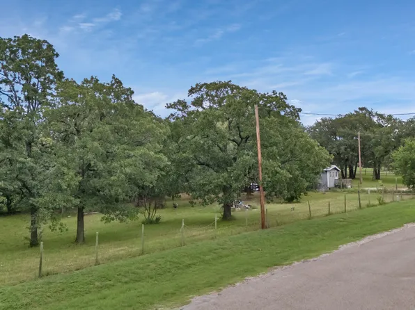 8805 Cahill Dr, Alvarado, TX 76009